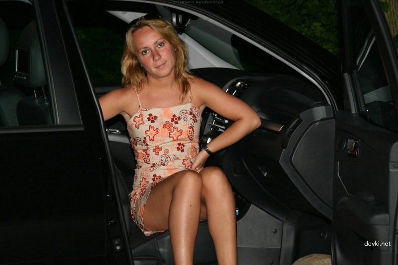 Amateur Woman with Vaginal Plug: Explicit Homemade Porn