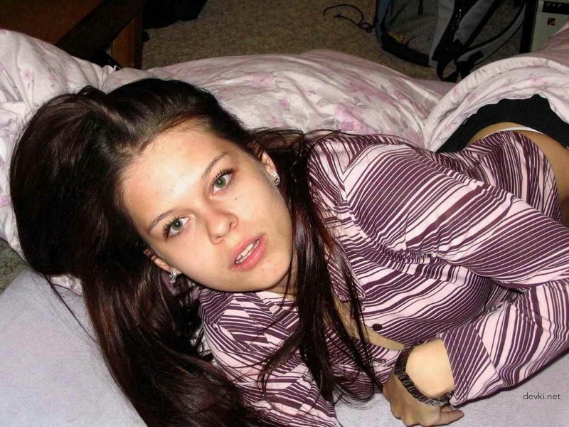 Amateur Student with Wet Pussy: Explicit XXX College Girl Porn Photo