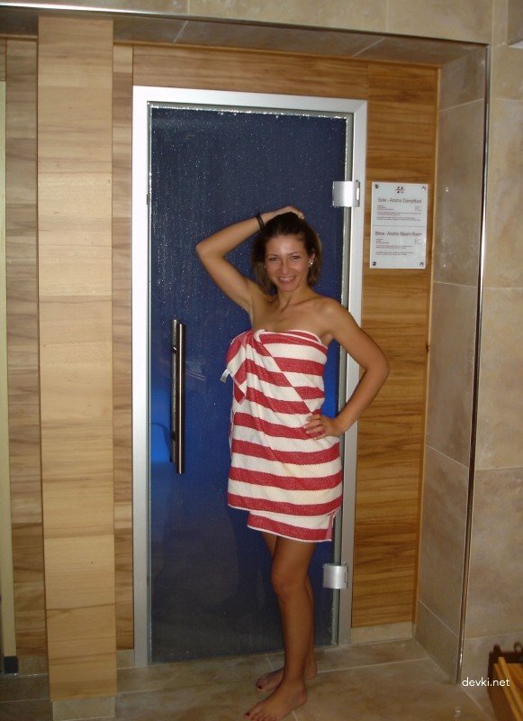 Naked Woman in Sauna: Amateur Explicit Photo for Adults