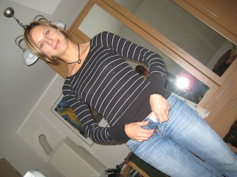 Sexy Babe Gives Blowjob - Amateur Porn Photo