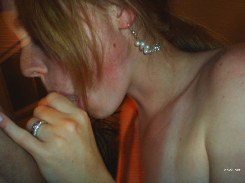 Inexperienced Teen Gives Blowjob: Amateur Porn Photo