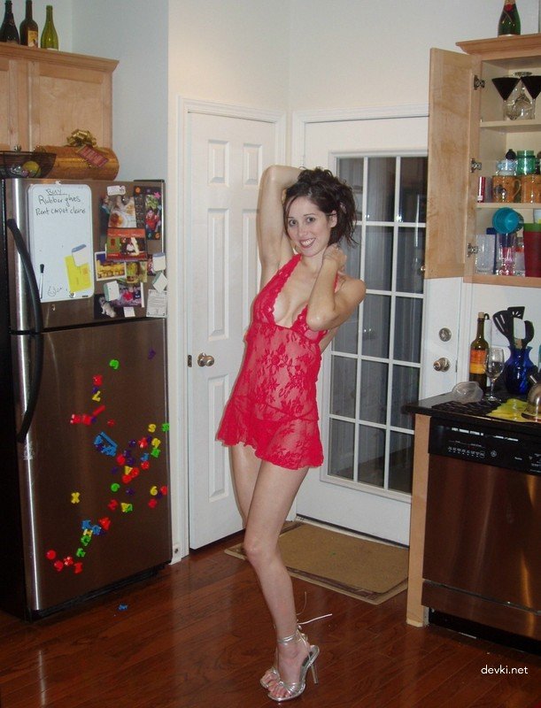 Flexible Slut Gets Wild - Amateur Porn Photos