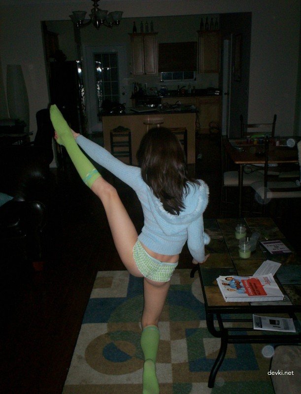 Flexible Slut Gets Wild - Amateur Porn Photos