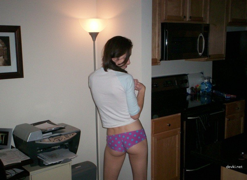 Flexible Slut Gets Wild - Amateur Porn Photos