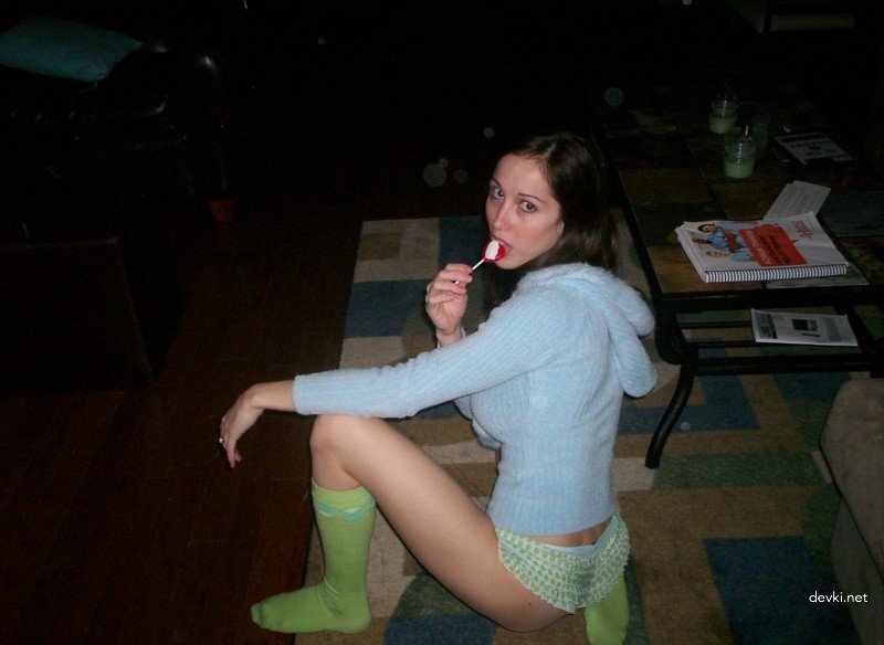 Flexible Slut Gets Wild - Amateur Porn Photos