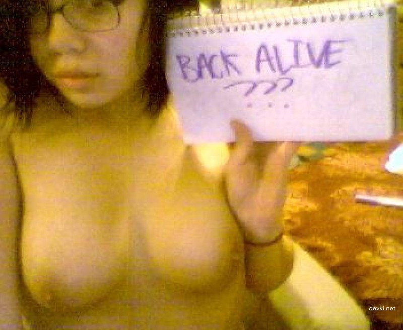 Hot Asian Amateur Exposes Herself Nude - Explicit Homemade Porn Pics