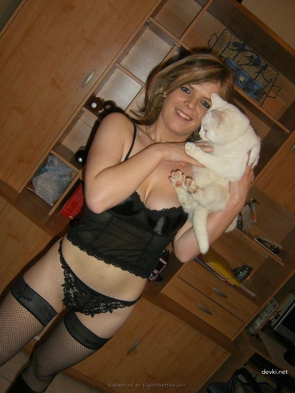 Amateur Couple Films Hardcore Sex Tape for Explicit Porn Photoshoot