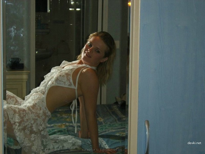 Amateur Couple Films Hardcore Sex Tape for Explicit Porn Photoshoot