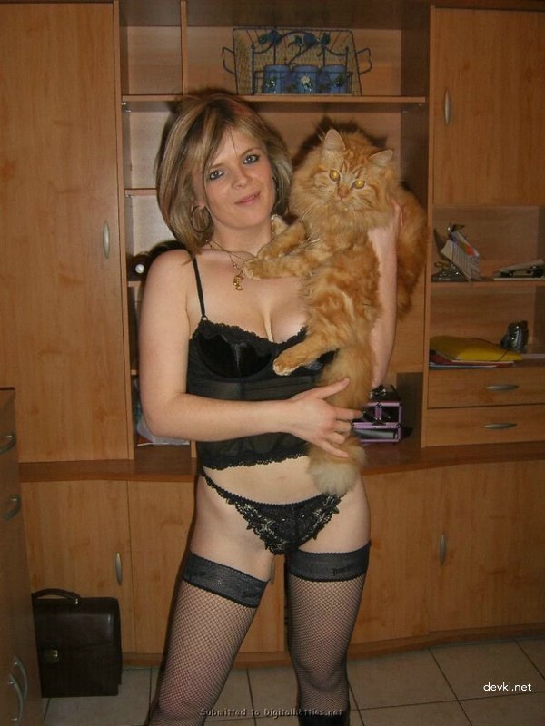 Amateur Couple Films Hardcore Sex Tape for Explicit Porn Photoshoot