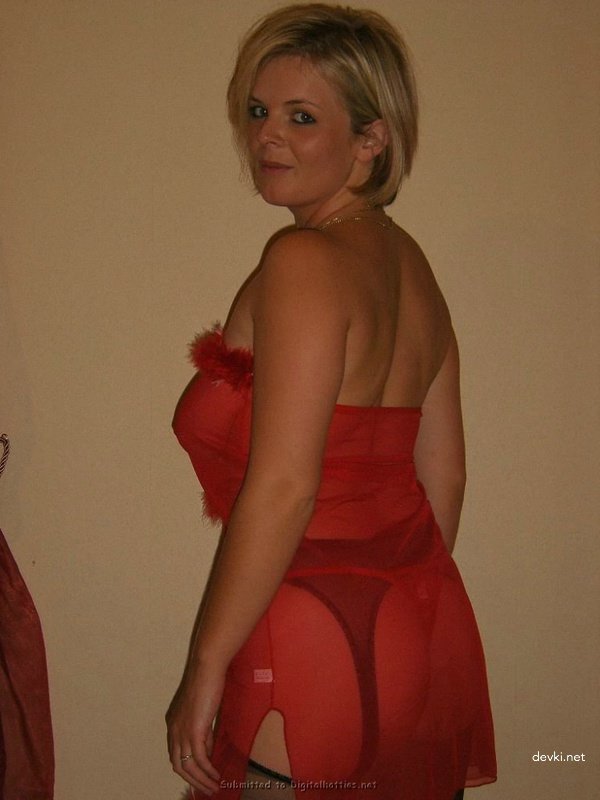 Amateur Couple Films Hardcore Sex Tape for Explicit Porn Photoshoot