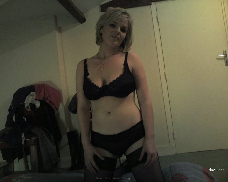 Amateur Couple Films Hardcore Sex Tape for Explicit Porn Photoshoot