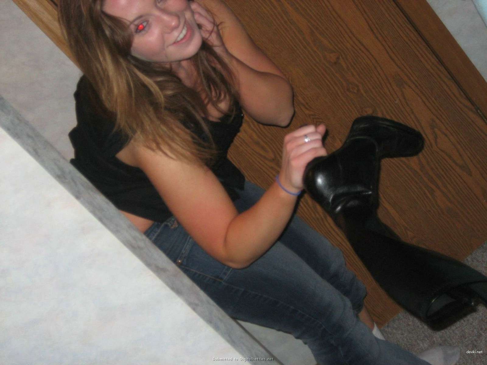 Amateur Girl's Explicit Homemade Porn Photos - Hot and Uncensored!