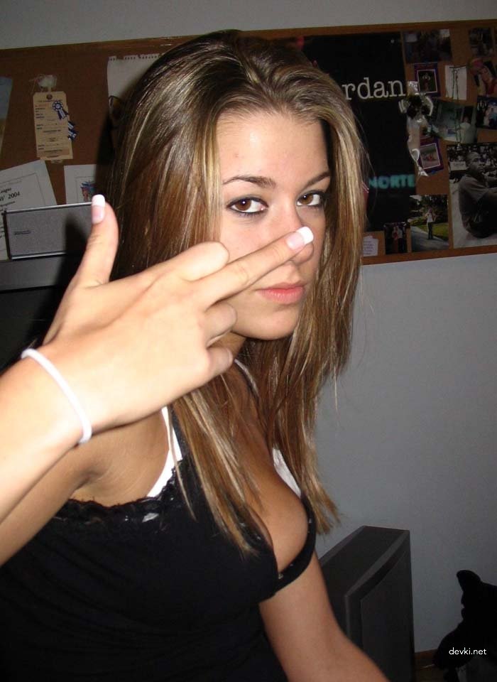 Explicit Amateur Photo: Young Girl's Intimate Nude Selfies