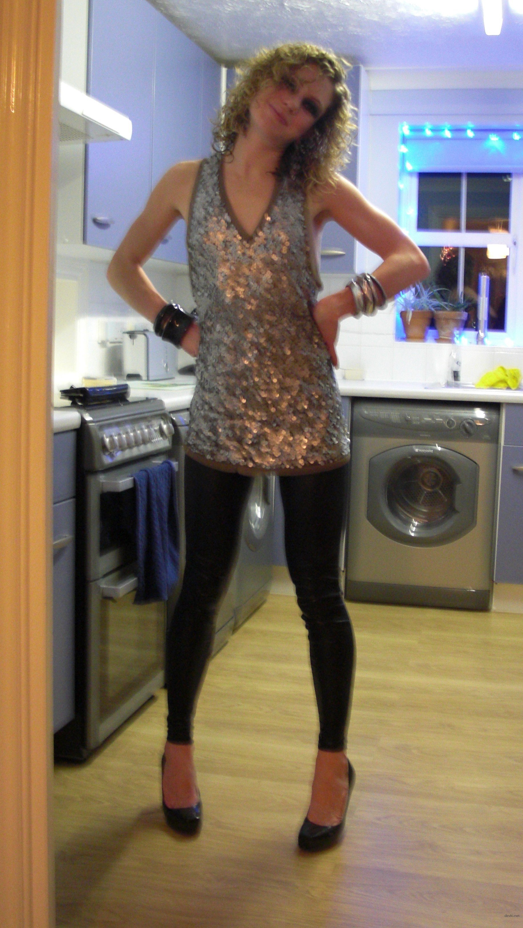 Sexy babe fucks herself with bottle - Amateur porn photo