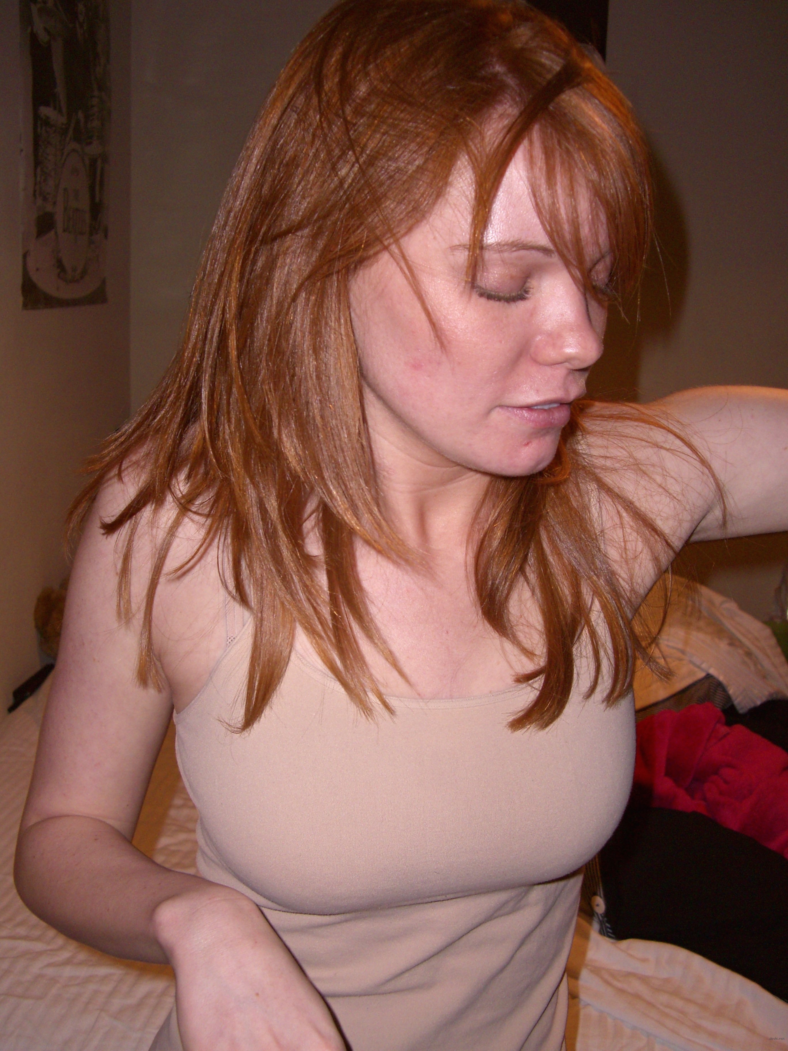 Explicit Amateur Redhead Nude at Home - Naked Girl Photoshoot