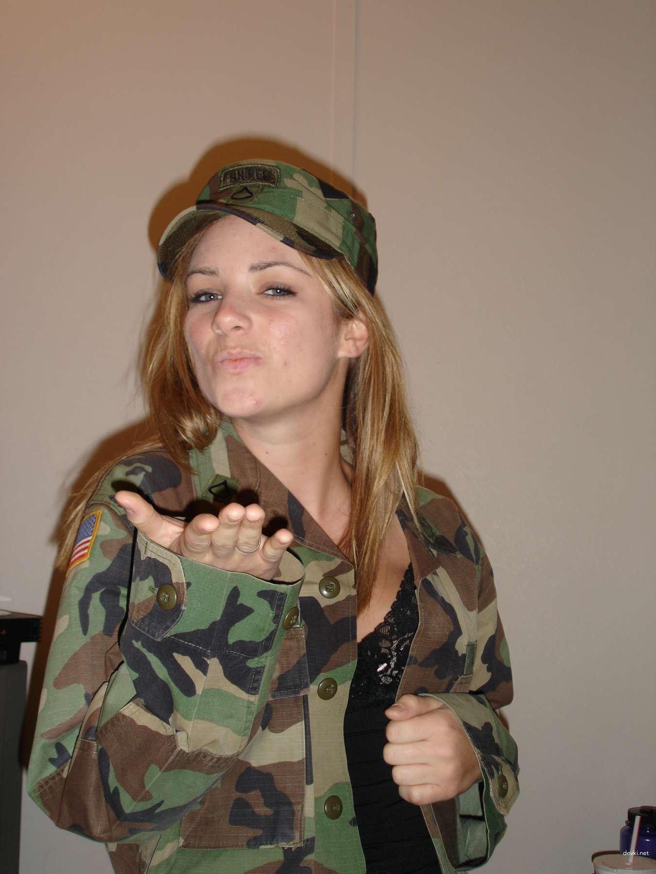 Young girl fucks boyfriend in amateur porn photo shoot