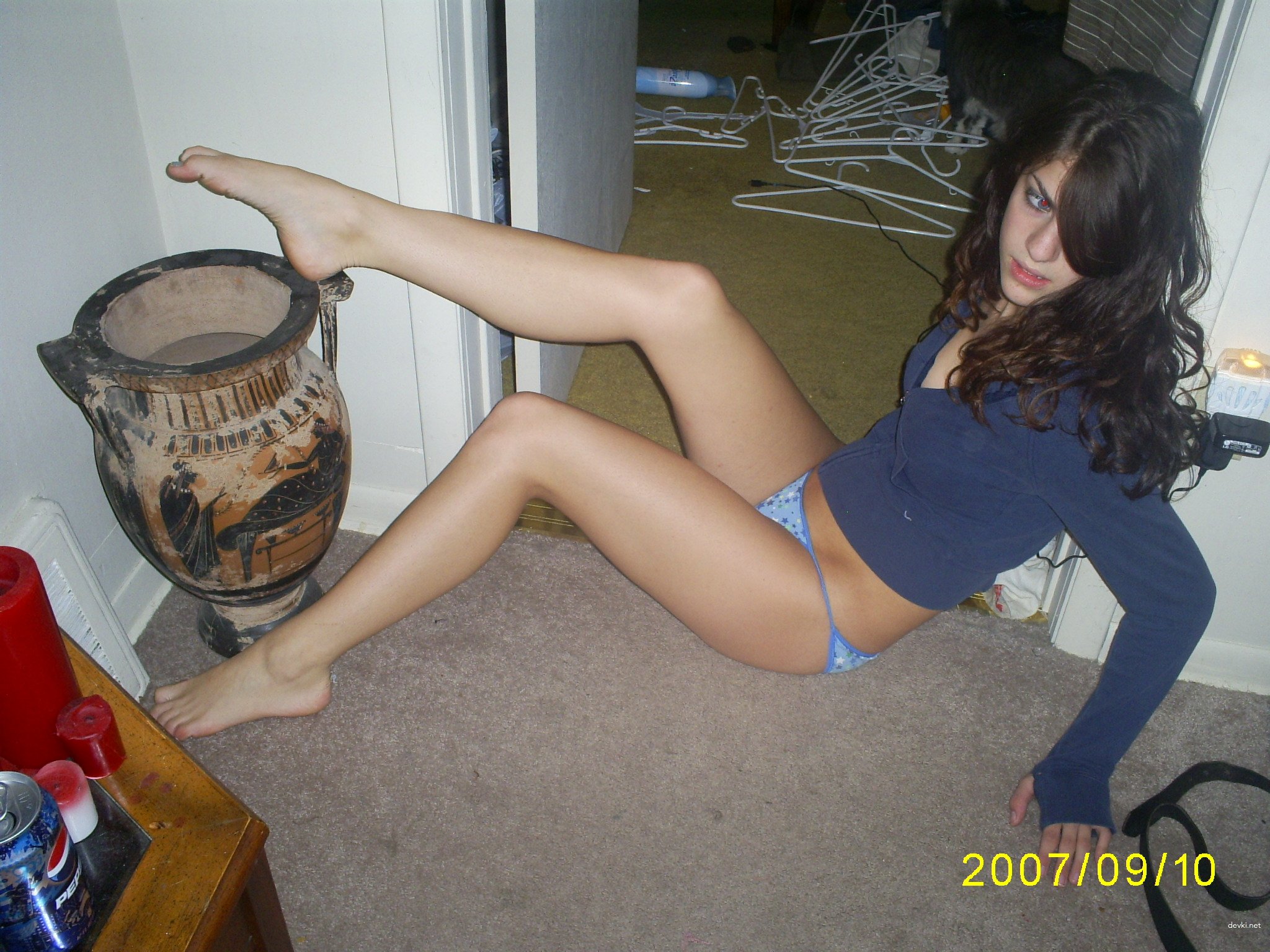 Amateur Teen Girl Home Photos: Explicit and Provocative Shots