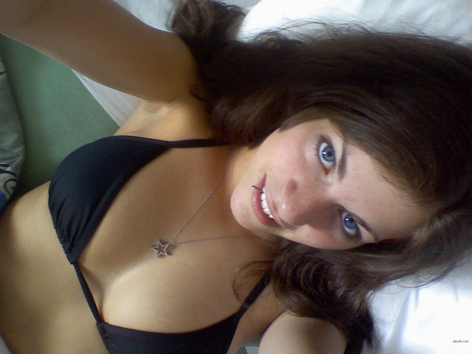Amateur Teen Girl Home Photos: Explicit and Provocative Shots