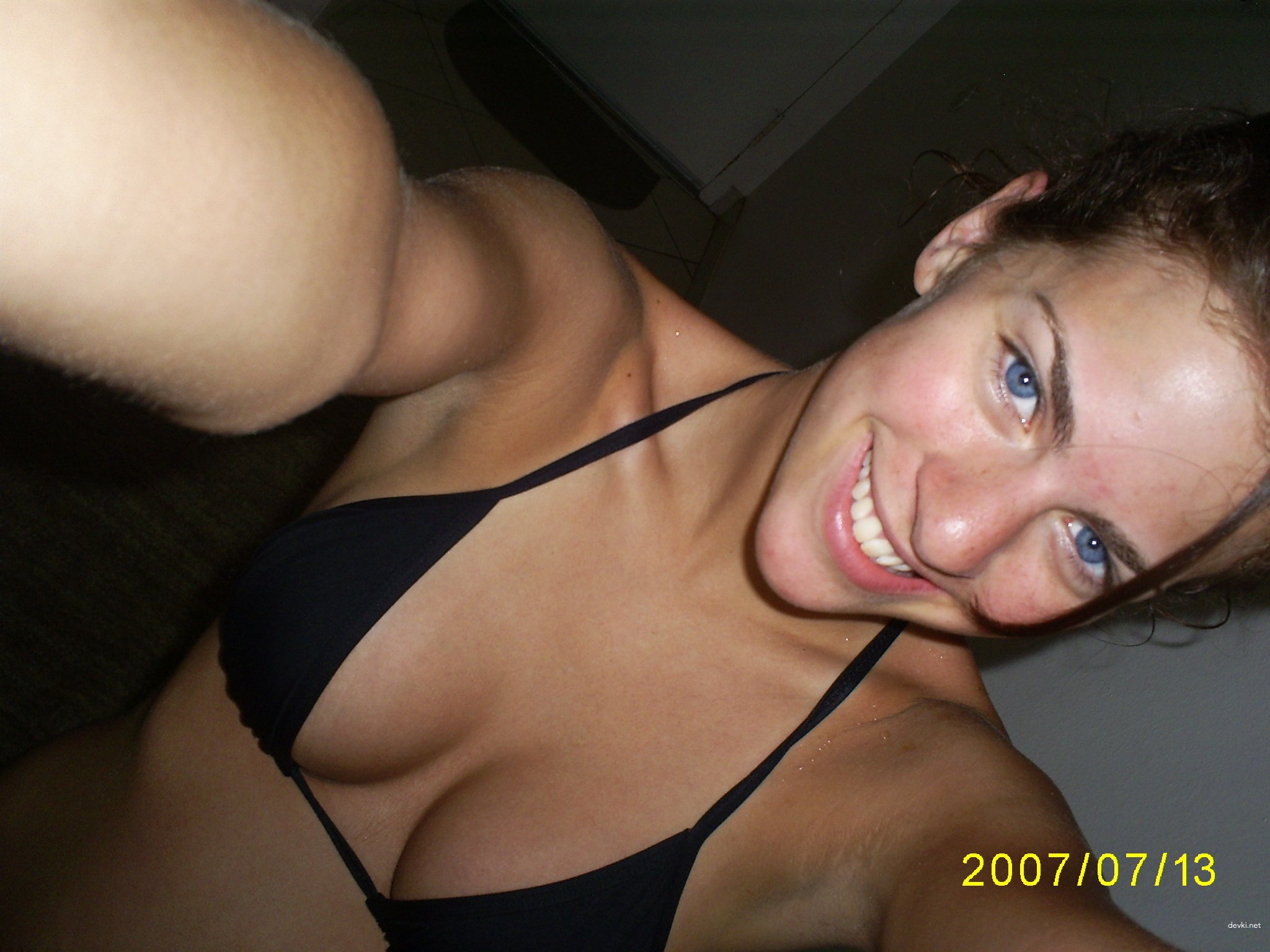 Amateur Teen Girl Home Photos: Explicit and Provocative Shots