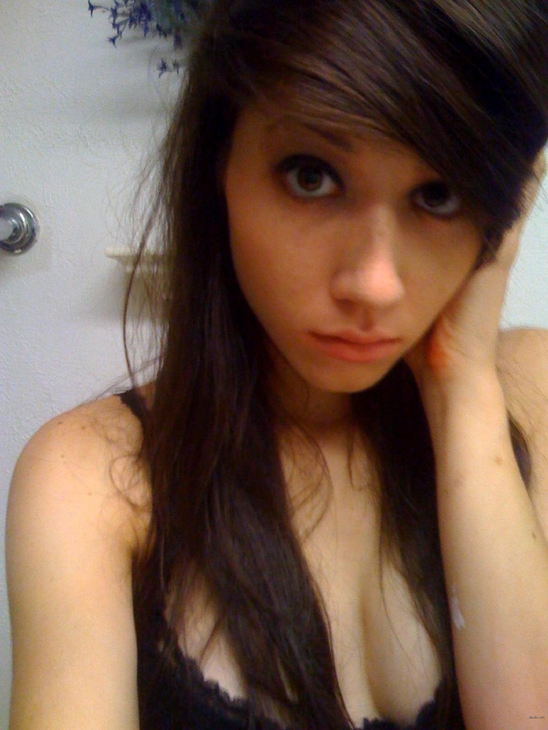 Explicit Amateur Photo of Young Beauty: Seductive Poses and Sultry Looks