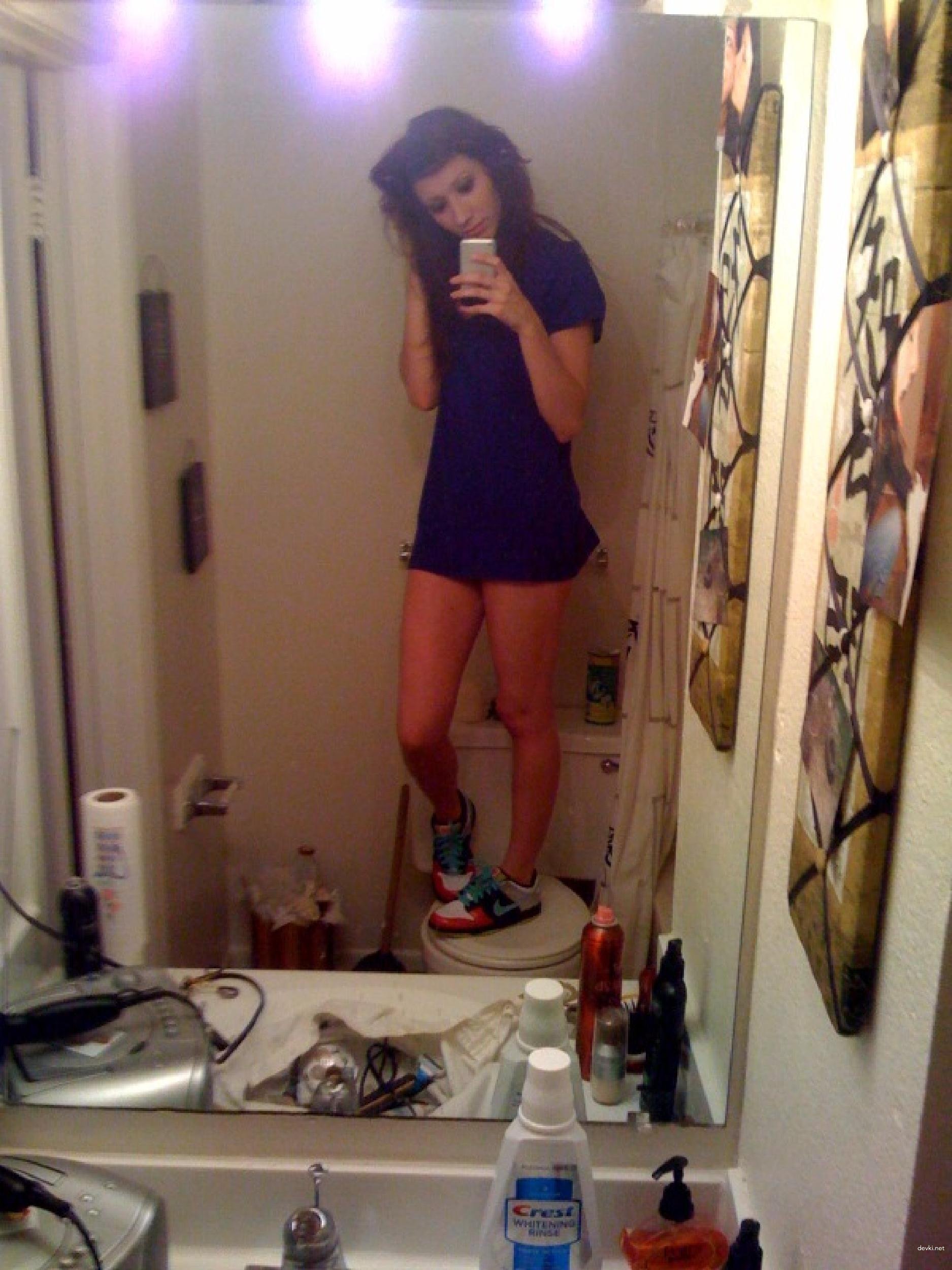 Explicit Amateur Photo of Young Beauty: Seductive Poses and Sultry Looks