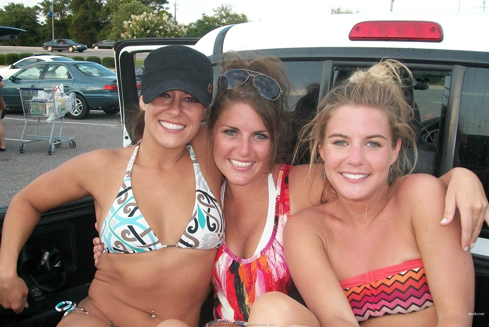 Amateur Girl's Private Photo with Hairy Pussy - Explicit Homemade Porn