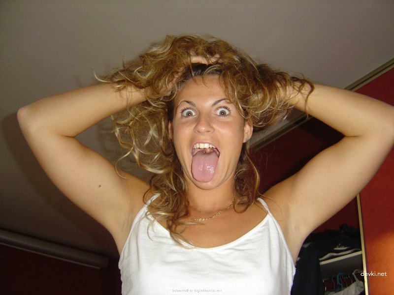 Hot amateur cumshot on girl's body after blowjob