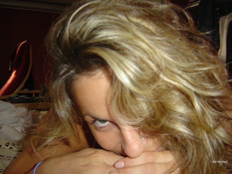 Hot amateur cumshot on girl's body after blowjob