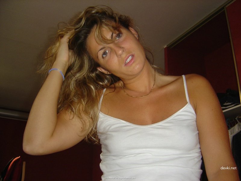 Hot amateur cumshot on girl's body after blowjob