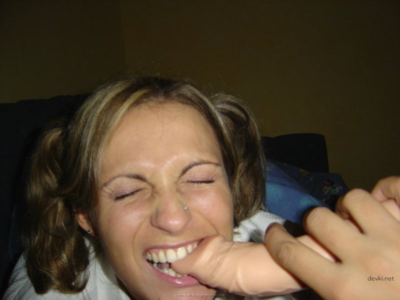 Hot amateur cumshot on girl's body after blowjob