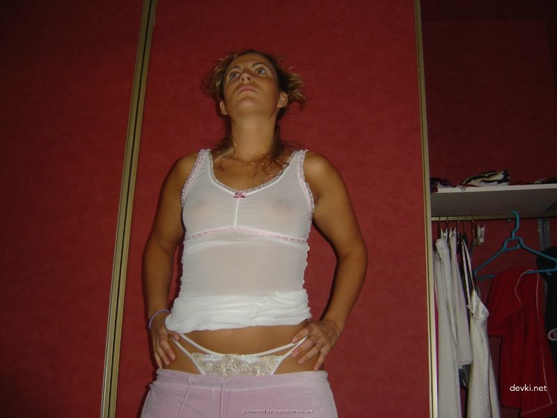 Hot amateur cumshot on girl's body after blowjob