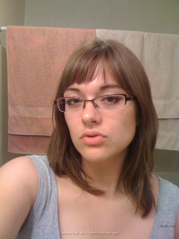 Girl Stuffing Panties in Pussy: Amateur Porn Photo Collection