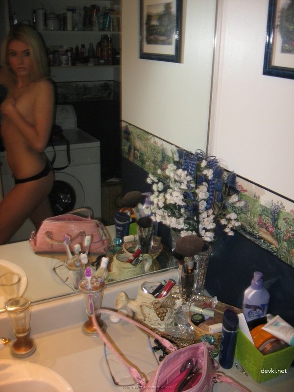 Explicit Amateur Photos of Young College Student - Intimate and Sensual Shots