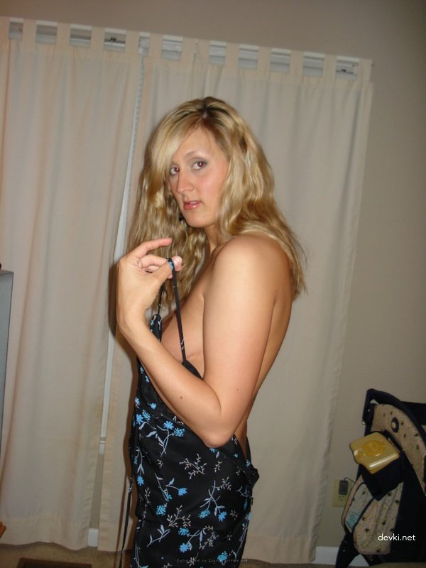 Mature Woman Shaved Pussy Amateur Porn Pic - Explicit MILF Solo Shot