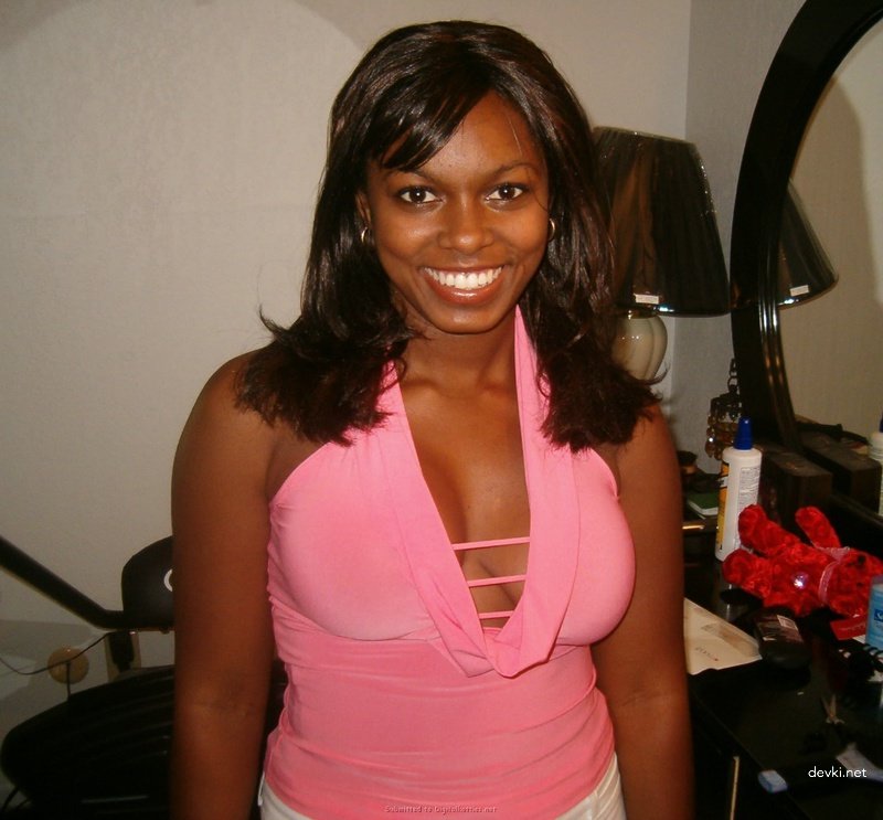 Amateur Mulatto with Wet Pussy: Explicit Porn Photos