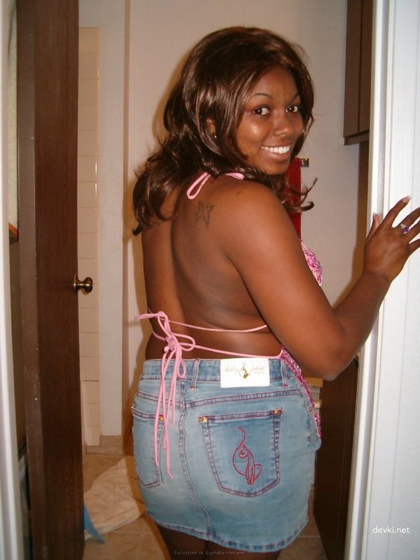 Amateur Mulatto with Wet Pussy: Explicit Porn Photos