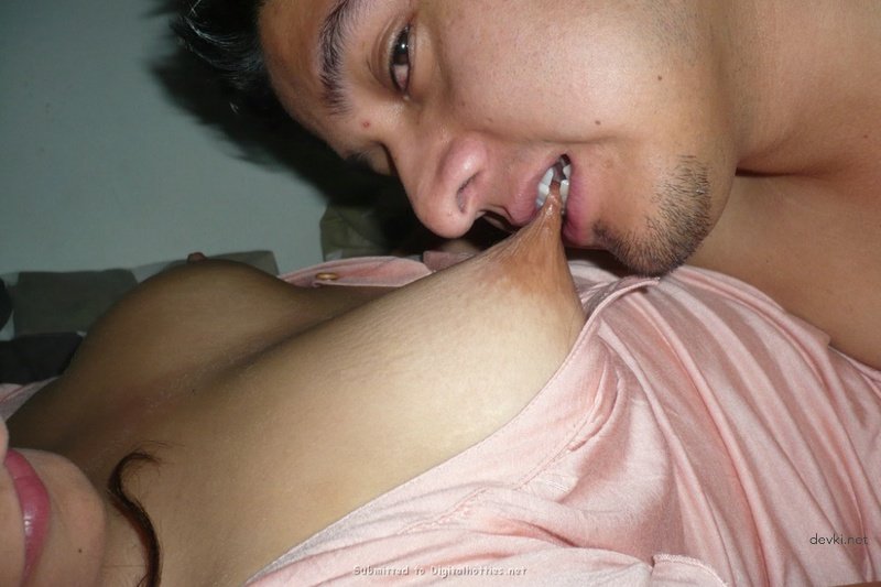 Amateur Porn: Giving Girlfriend Blowjob - Explicit Homemade XXX