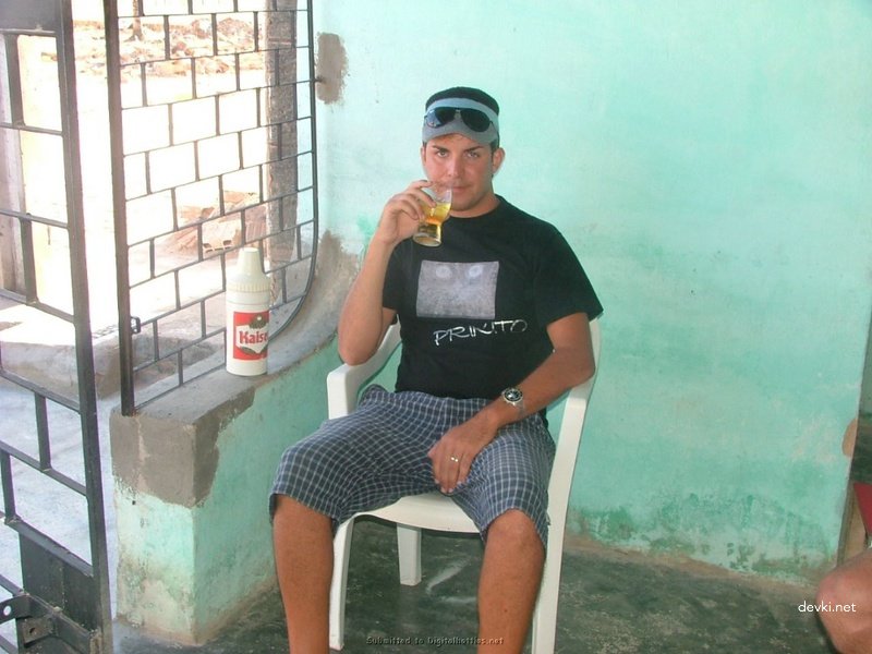 Hot Babe Giving Herself to a Guy - XXX Amateur Porn Pic