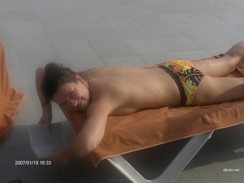 Explicit Amateur Porn Photos of Girl on Vacation: Intimate Beach Shots