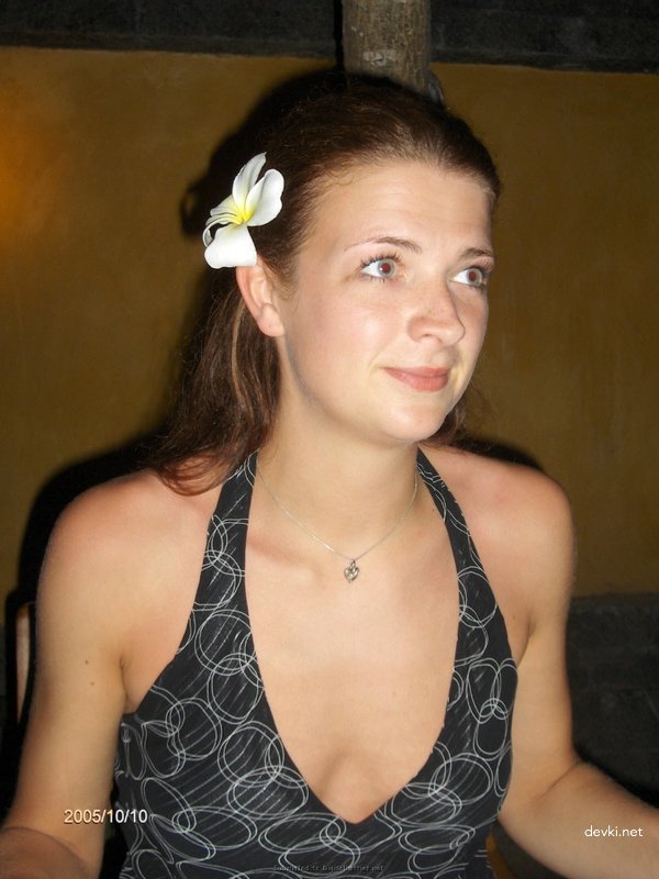 Explicit Amateur Porn Photos of Girl on Vacation: Intimate Beach Shots