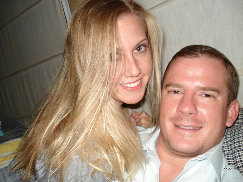 Amateur Slut Masturbates: Explicit Solo Porn Pics