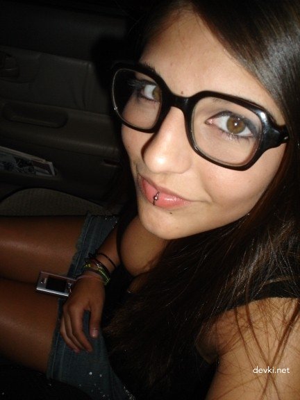 Young Teen with Perfect Body Loves Posing Naked for Amateur Porn Photos