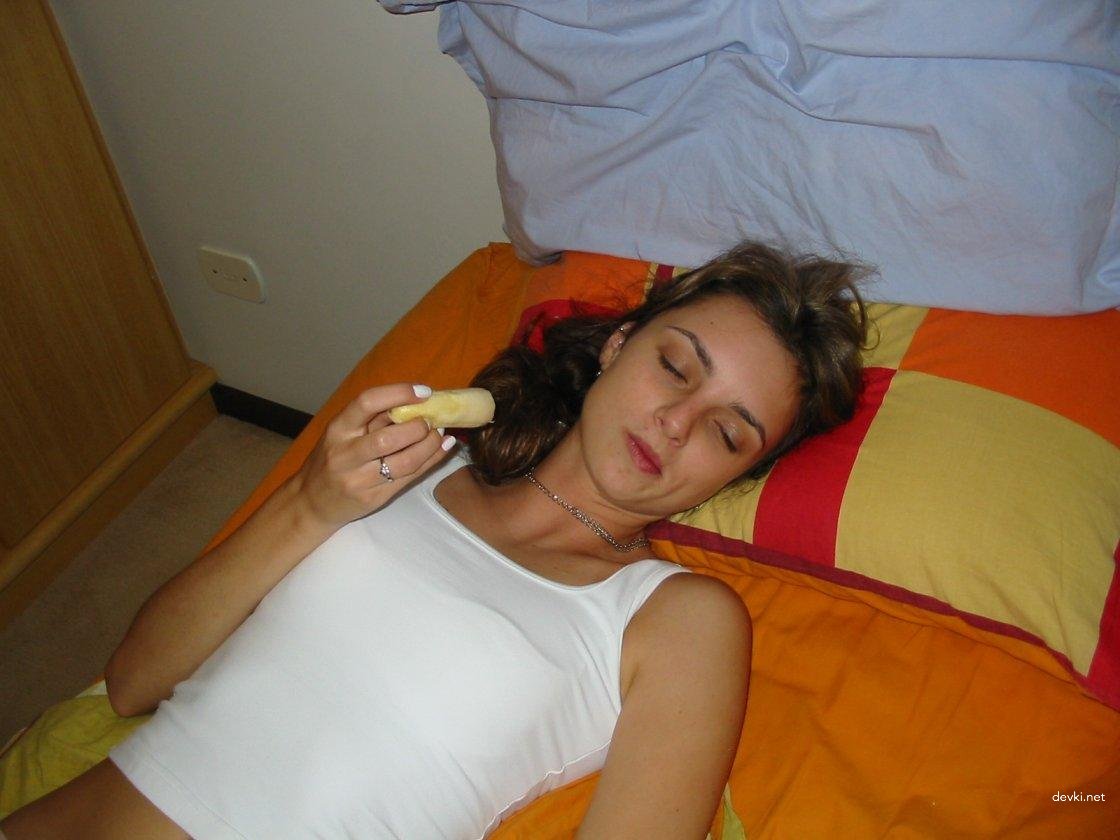 Hot Amateur Babe Gets Mouth Filled with Cum in Explicit Porn Photo