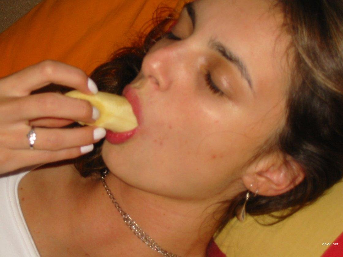 Hot Amateur Babe Gets Mouth Filled with Cum in Explicit Porn Photo