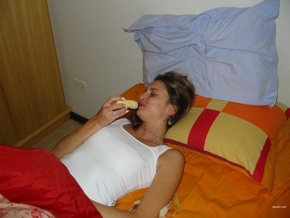 Hot Amateur Babe Gets Mouth Filled with Cum in Explicit Porn Photo