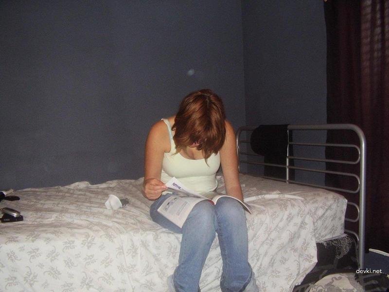Explicit Amateur Photos of Naked Young Girl at Home
