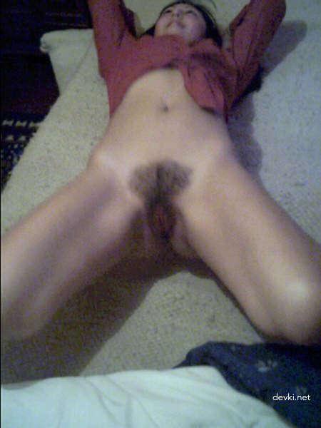 Amateur Slut Fucks Her Hairy Pussy with Cucumber - Explicit Homemade Porn!