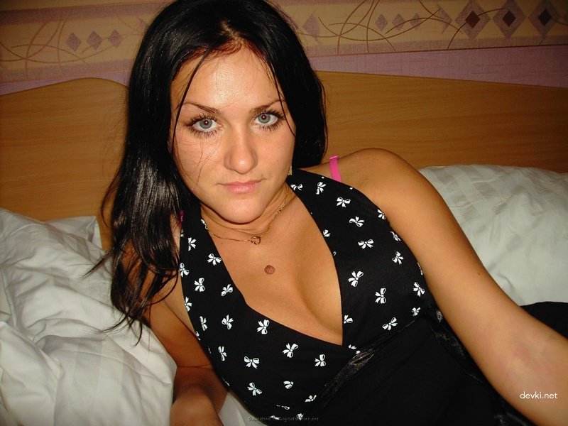 Amateur College Girl Personal Photos: Explicit Pics of Classmate