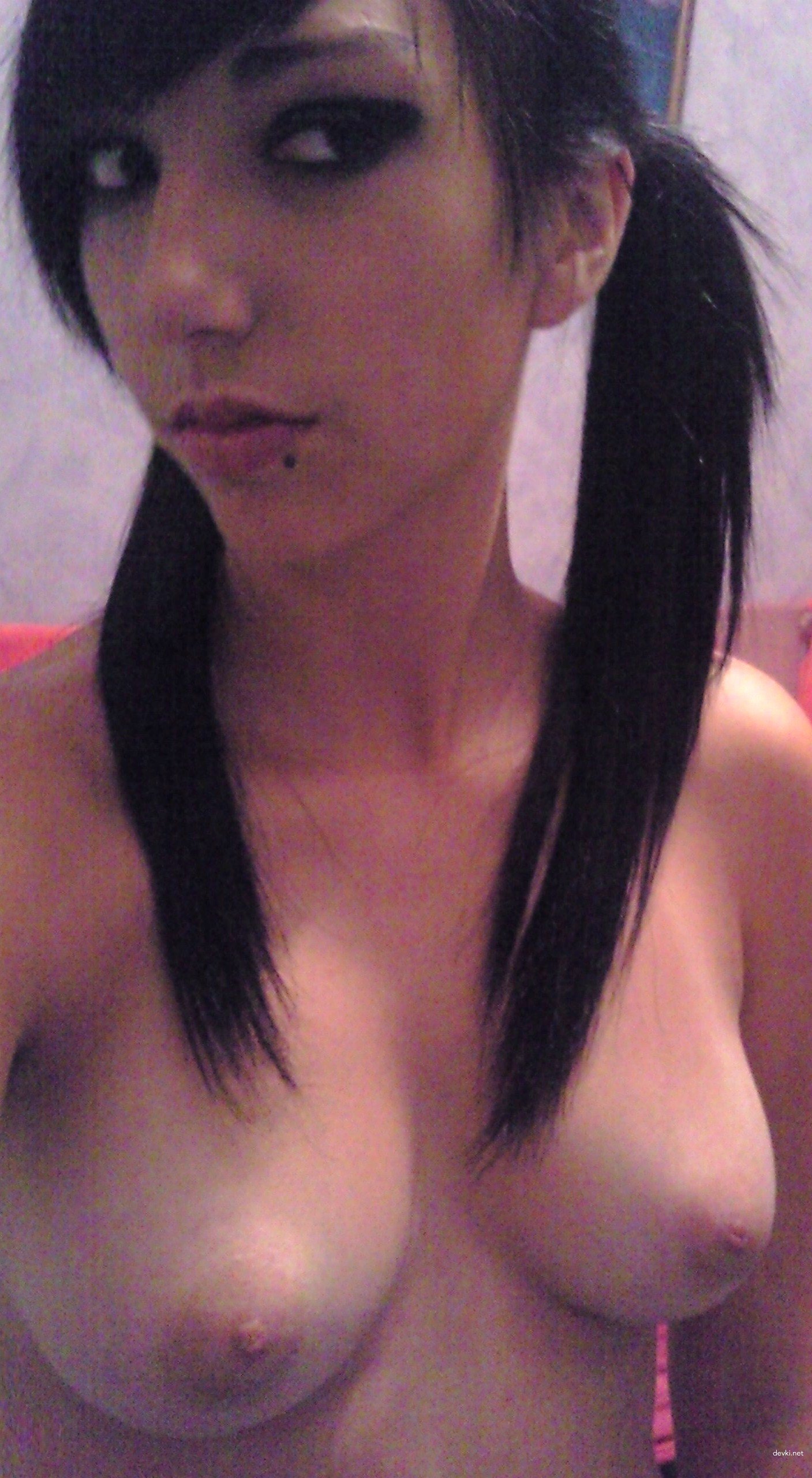 Amateur Brunette Takes Nude Selfies: Explicit Photoshoot