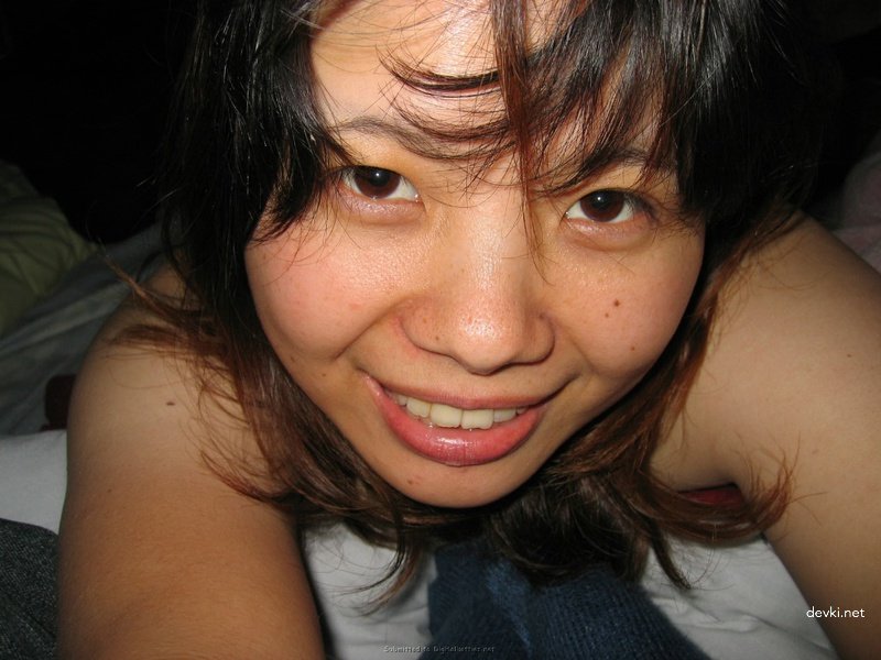 Amateur Porn: Asian Slut Gets Naughty